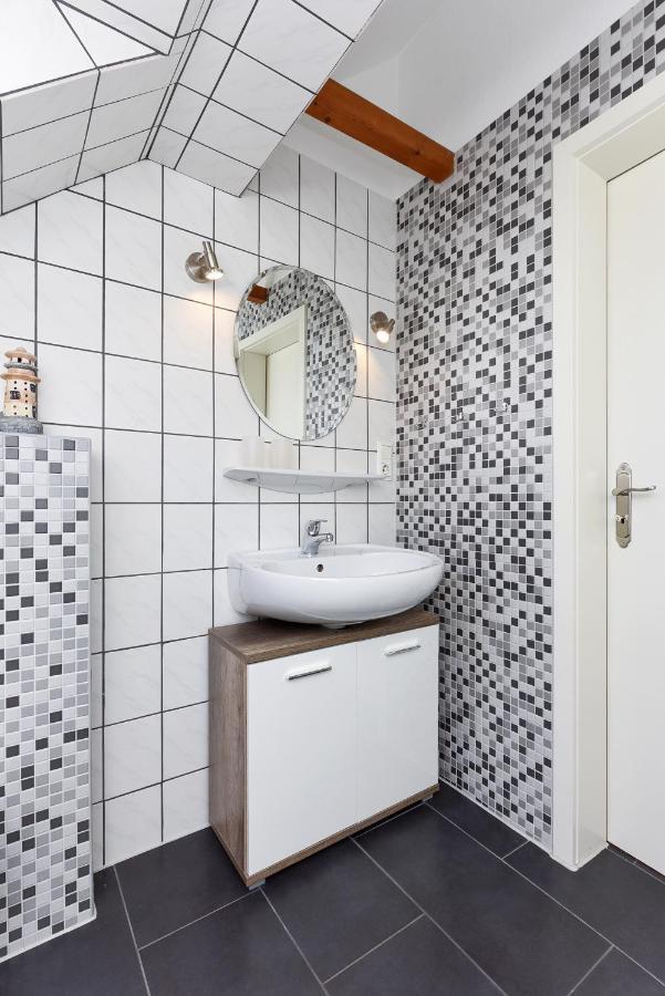Ferienwohnungen Im Haus Friesische Weite Schillig Exterior photo